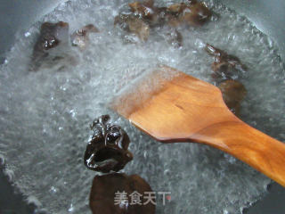 Stir-fried Cucumber with Black Fungus and Fish Tofu recipe