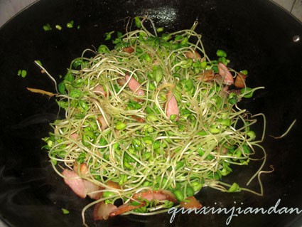 Stir-fried Bacon with Black Bean Sprouts recipe