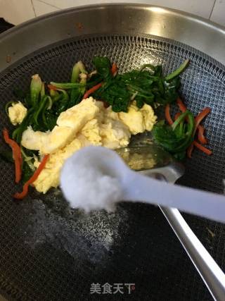 Fried Goose Eggs with Spinach in Less Oil recipe