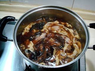 Shuang Mushroom Muxi Braised Noodle recipe