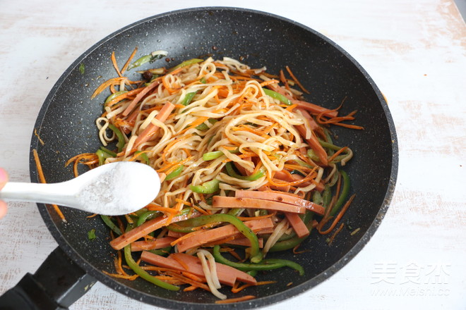 Fried Noodles with Spicy Sauce recipe