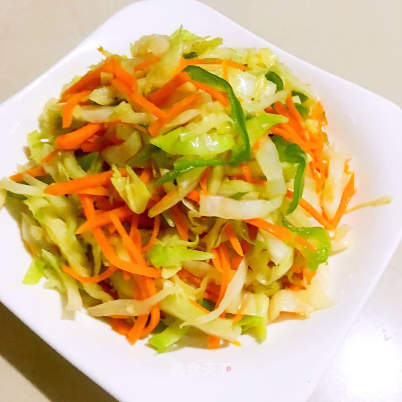 Stir-fried Green Peppers with Cabbage and Carrots