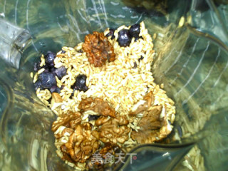 Walnut Grape Oat Milk recipe