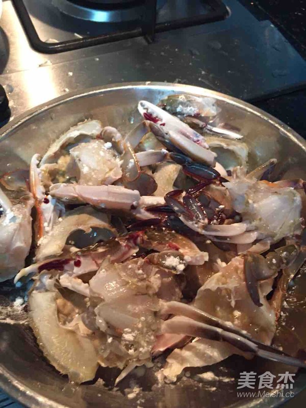 Fried Crab with Ginger and Spring Onion recipe