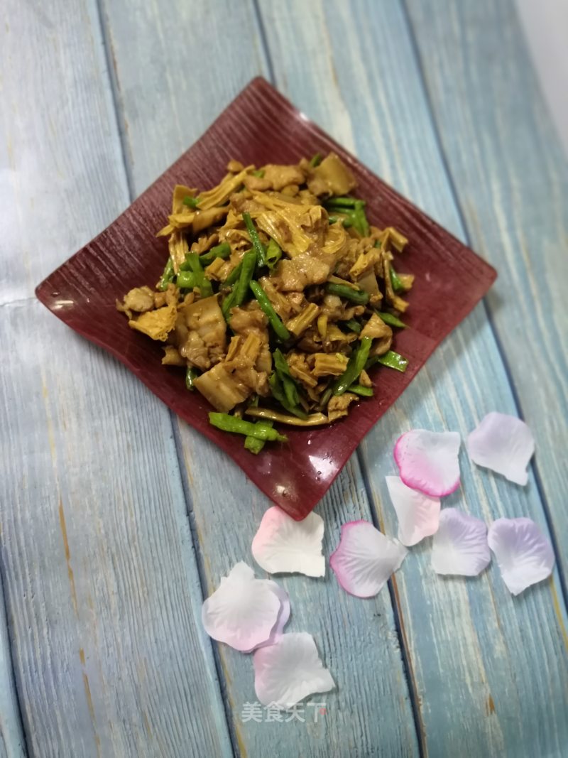 Fried Pork Belly with Yuba and Cowpea