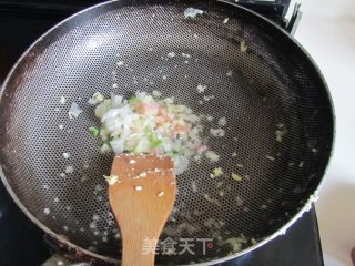 Scrambled Eggs with Chopped Pepper and Loofah recipe