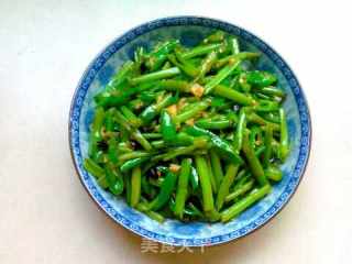 Spicy Stir-fried Water Spinach recipe