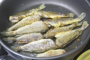 Pan Fried Small Yellow Croaker recipe