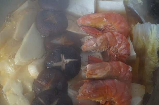 Light But Delicious, Japanese-style Hot Pot with Assorted Shrimps recipe