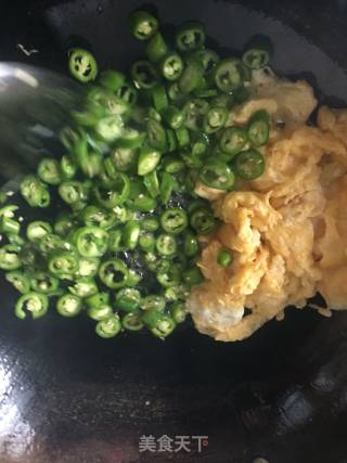 Chili Scrambled Eggs recipe