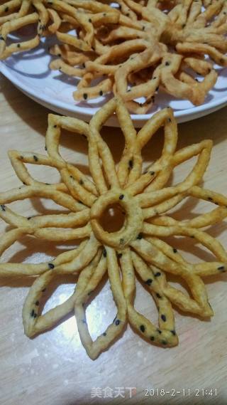 Sweet Potato and Black Sesame Fried Fruit recipe