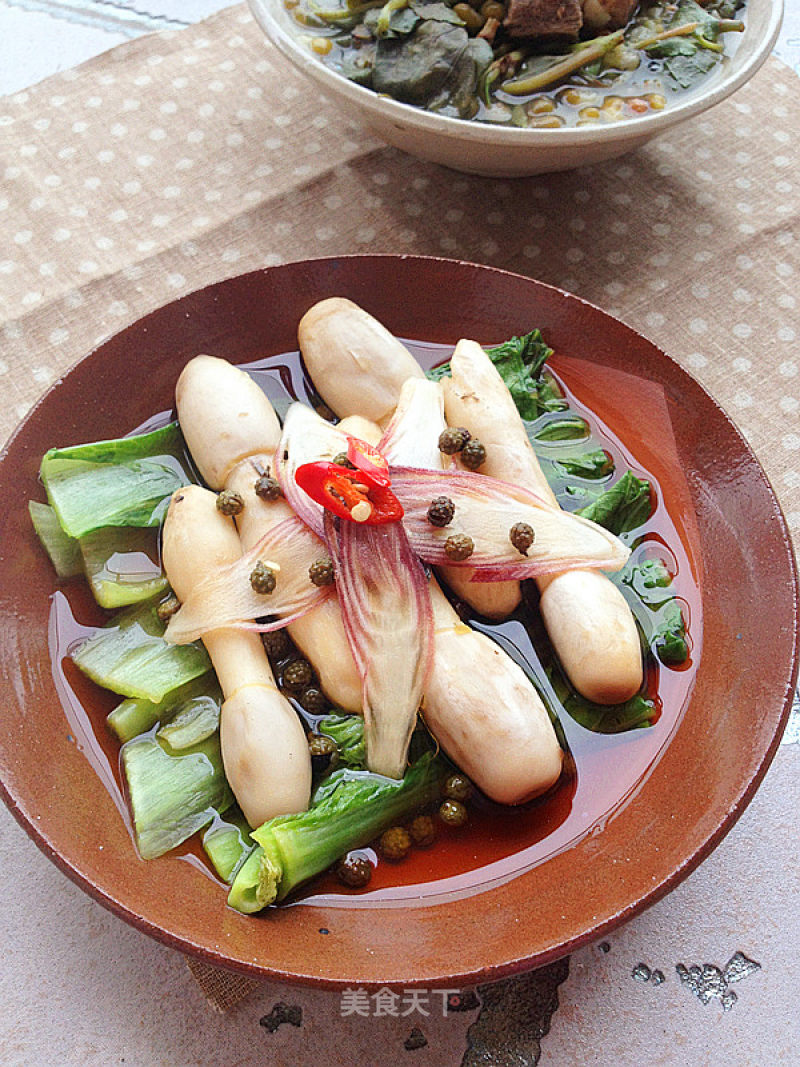 Steamed Leg Mushrooms with Pepper Flavored Minghe