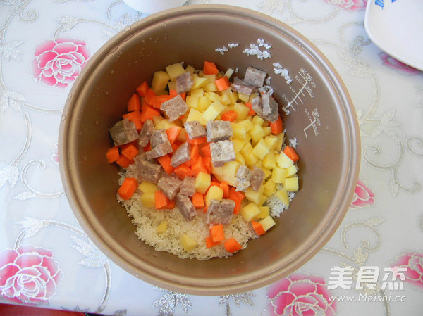 Carrot Potato Ham Braised Rice recipe