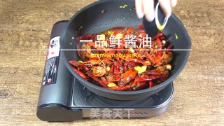 Four Seasons Dining Table | Signature Spicy Crayfish recipe