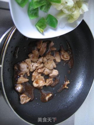 Stir-fried Cauliflower with Green Pepper Pork Slices recipe