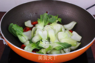 Stir-fried Shanghai Green with Laba Beans recipe