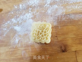 Single Yellow Meringue Moon Cake recipe