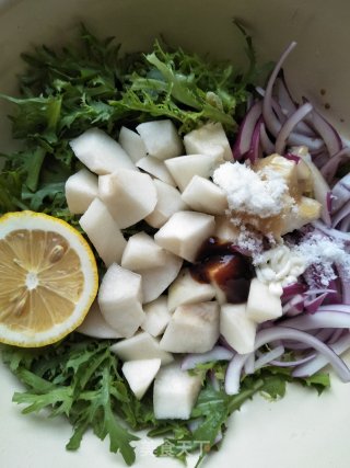 Bitter Chrysanthemum Mixed with Pear recipe