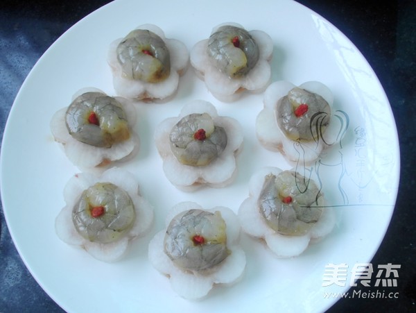 Steamed Prawn Balls with Radish recipe