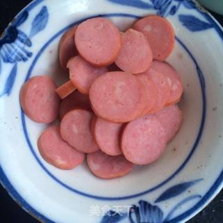 Sausage Fried with Garlic Moss recipe