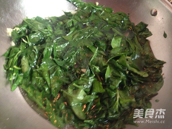 Chinese Wolfberry Leaf Lean Meat Egg Drop Soup recipe