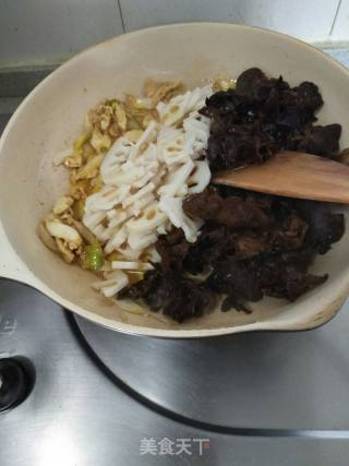 Stir Fried Fungus with Lotus Root recipe