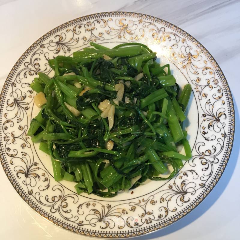 Stir-fried Water Spinach with Garlic recipe