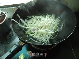 Stir-fried Noodle with Garlic Pork Belly recipe