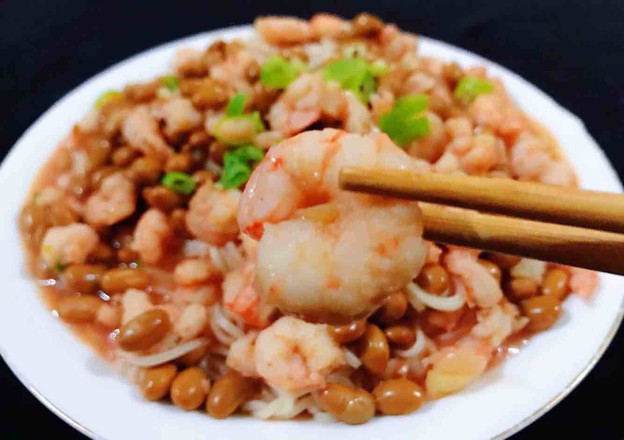 Soy Noodles with Shrimp and Tomato Sauce recipe