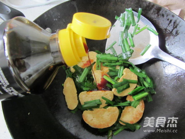 Stir-fried Vegetarian Chicken with Leek recipe