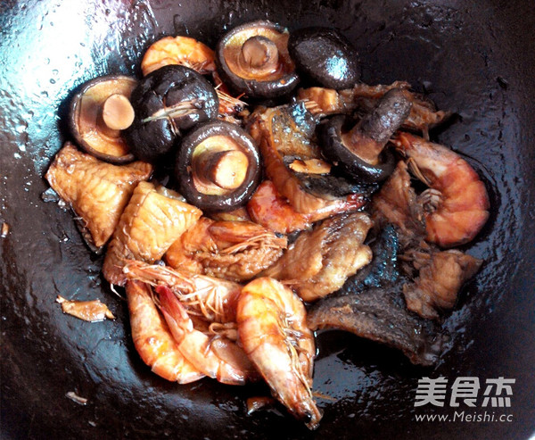 Sea Cucumber Braised Prawns recipe