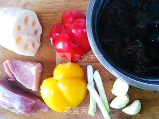 Diced Pork and Lotus Pond Stir-fry recipe