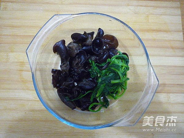 Spinach with Fungus recipe