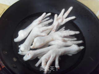 Sauce-flavored Chicken Feet recipe