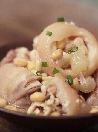 Soy Peanut Trotter Soup recipe