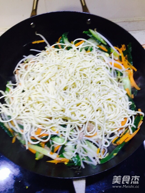 Fried Noodles with Bean Sprouts recipe