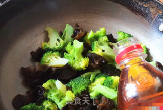 Broccoli with Black Fungus recipe