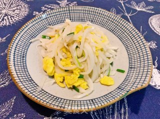 Scrambled Eggs with Shredded Radish recipe