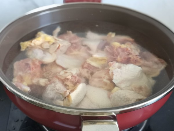 Astragalus Stewed Chicken, The Chicken Soup is Better Stewed Like this recipe