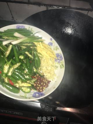 Stir-fried Tea Tree Mushroom with Hot Pepper recipe