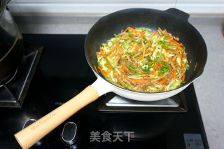 Stewed Vermicelli with Shredded Pork and Cabbage recipe