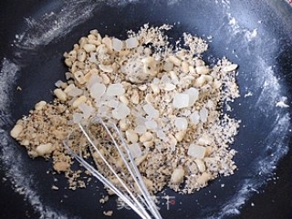 Reappearing Childhood Memories-old-fashioned Rock Candy Sesame Moon Cakes recipe