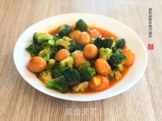 Braised Broccoli with Tomato Sauce and Quail Eggs recipe