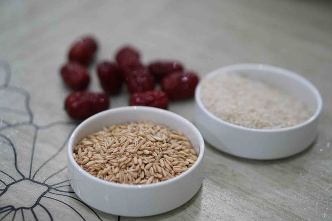 Oatmeal and Red Date Porridge recipe