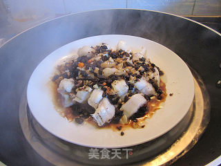 Steamed Moray with Garlic and Black Bean recipe