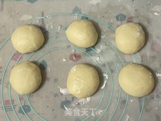 The Japanese-style Red Bean Bread, Which Has Been Popular for A Long Time, is So Easy to Make! recipe