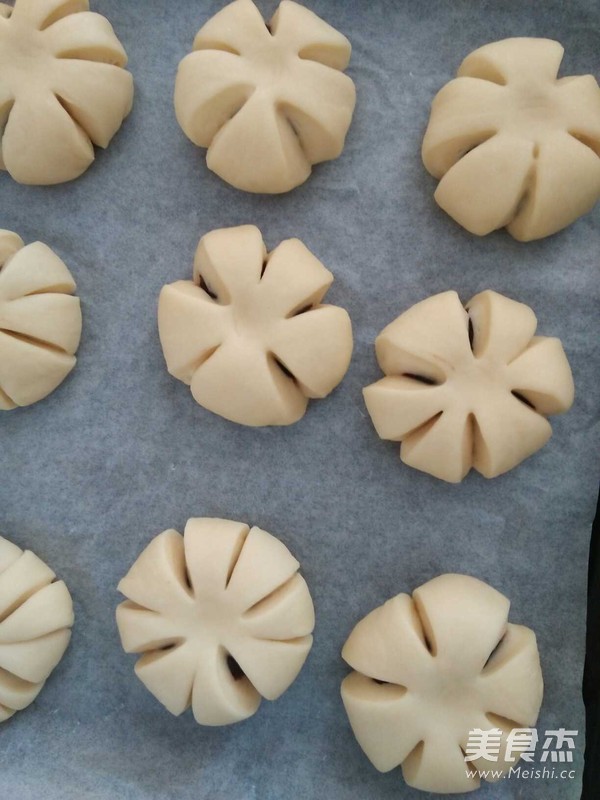 Bean Paste Flower Bread recipe