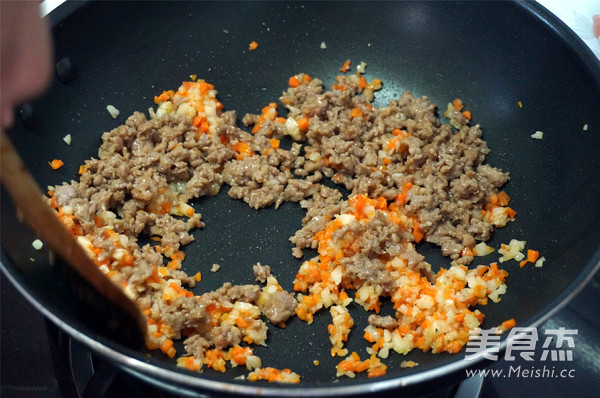 Stir-fried Minced Pork with Carrots and Horseshoe recipe