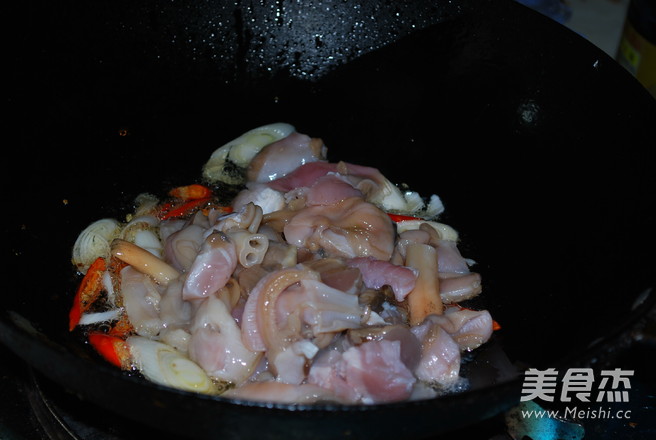 Stir-fried Cabbage with Swan Eggshell recipe