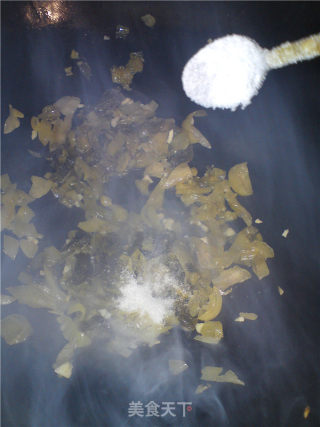 An Alternative Way to Eat Sauerkraut--stir-fried Green Pepper with Sauerkraut recipe